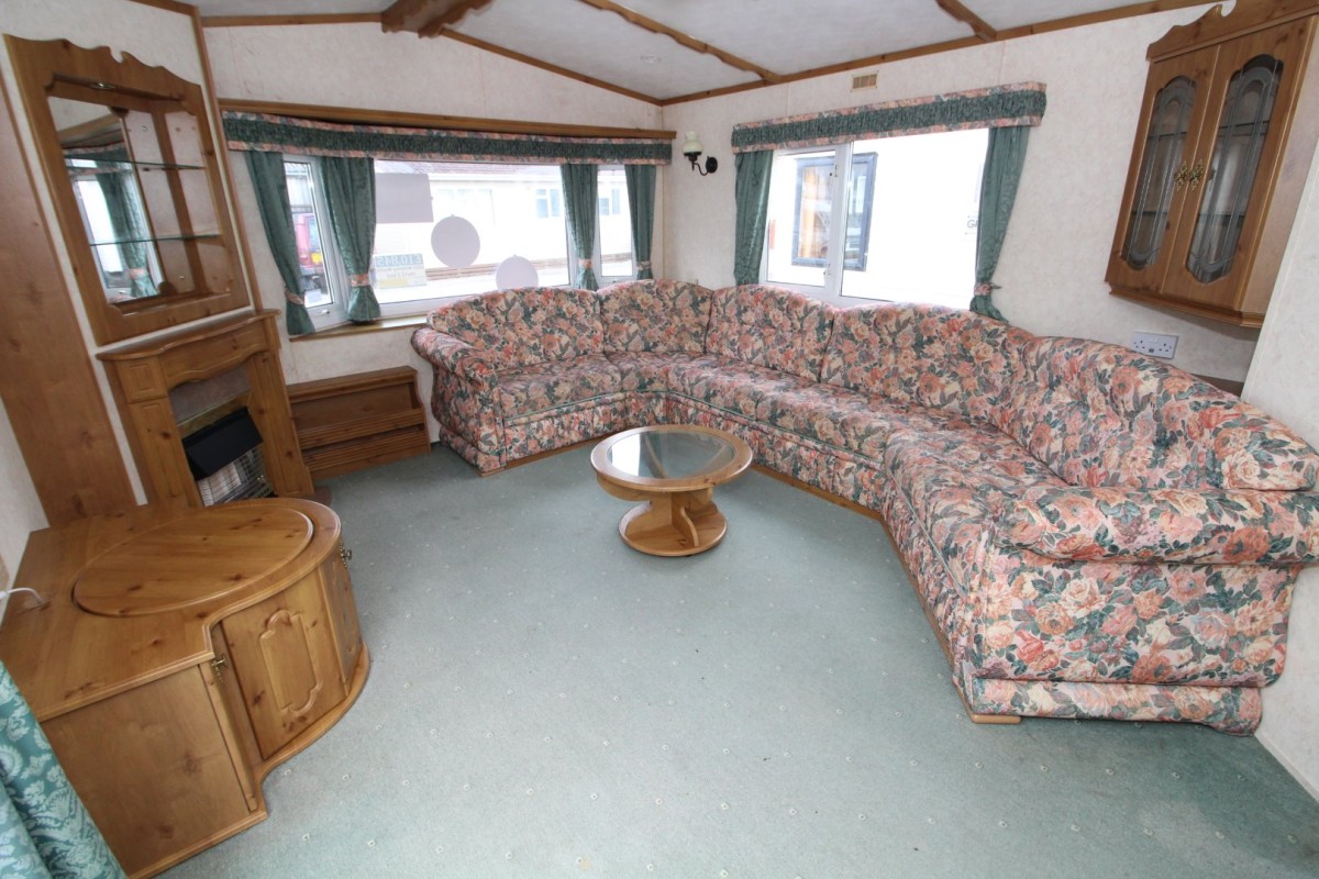 lounge with windows in the 2002 Willerby Manor