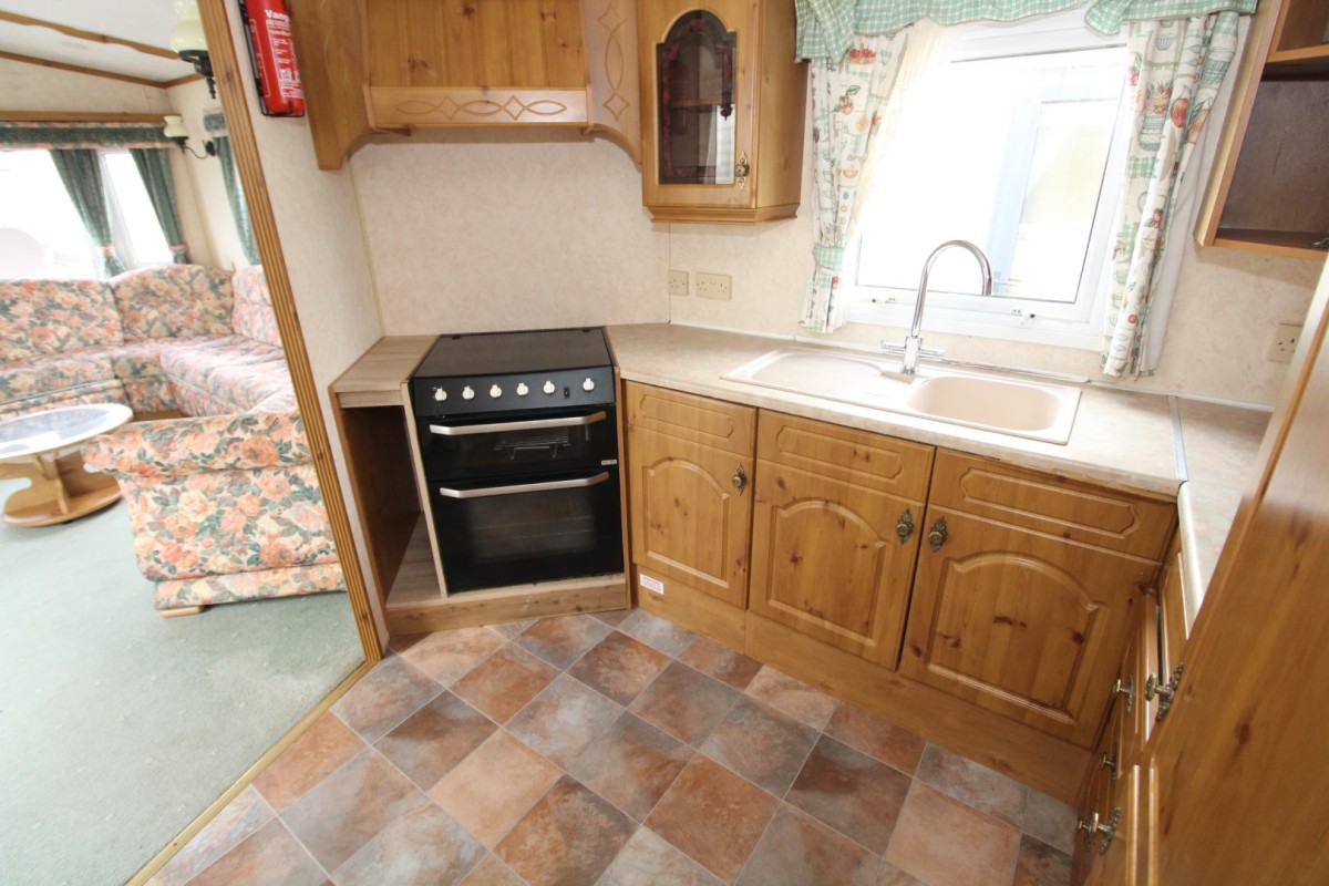 kitchen with oven in the 2002 Willerby Manor