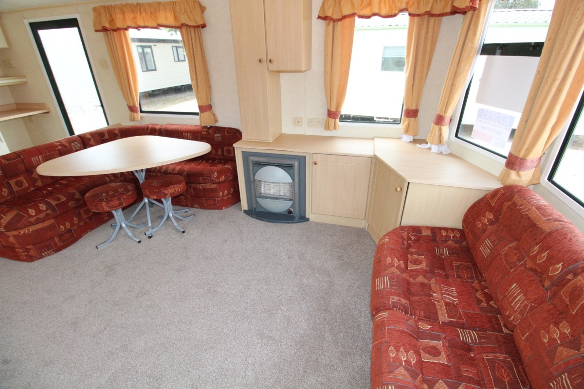 2007 Willerby Richmond living space into dining