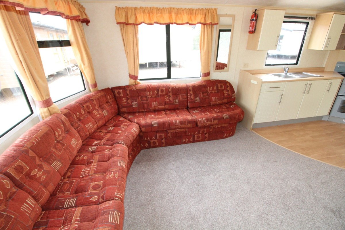 2007 Willerby Richmond living space into kitchen