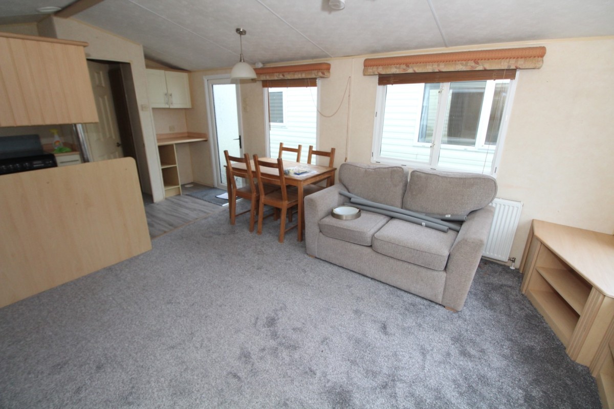 2007 Willerby Salisbury lounge and dining area