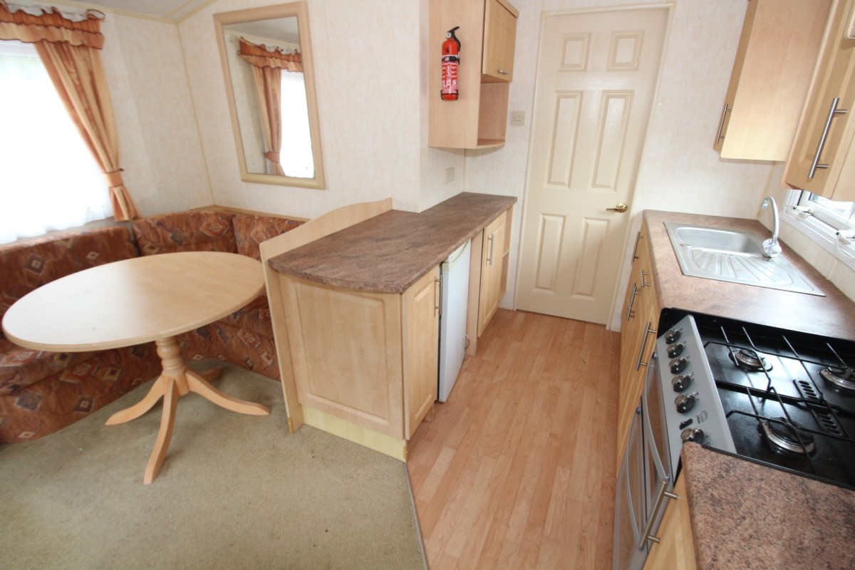 2005 Willerby Westmorland dining area