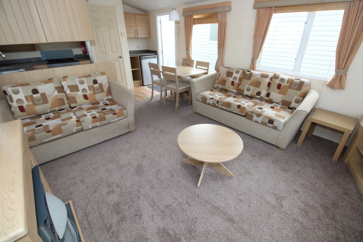 lounge to dining area in the 2009 Willerby Salisbury