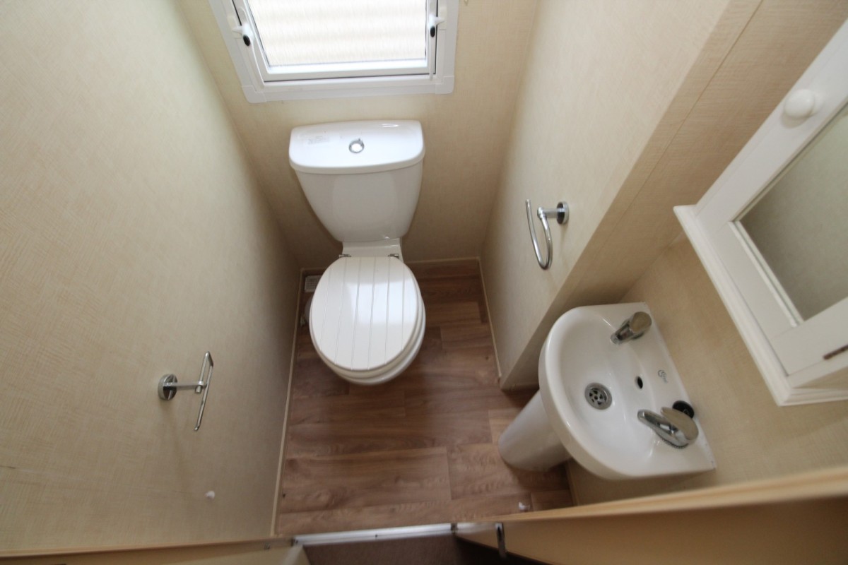 shower room in the 2010 Abi Roselle