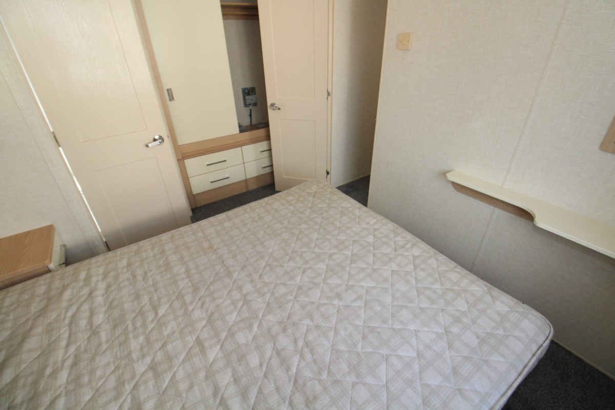 dressing table in the double bedroom