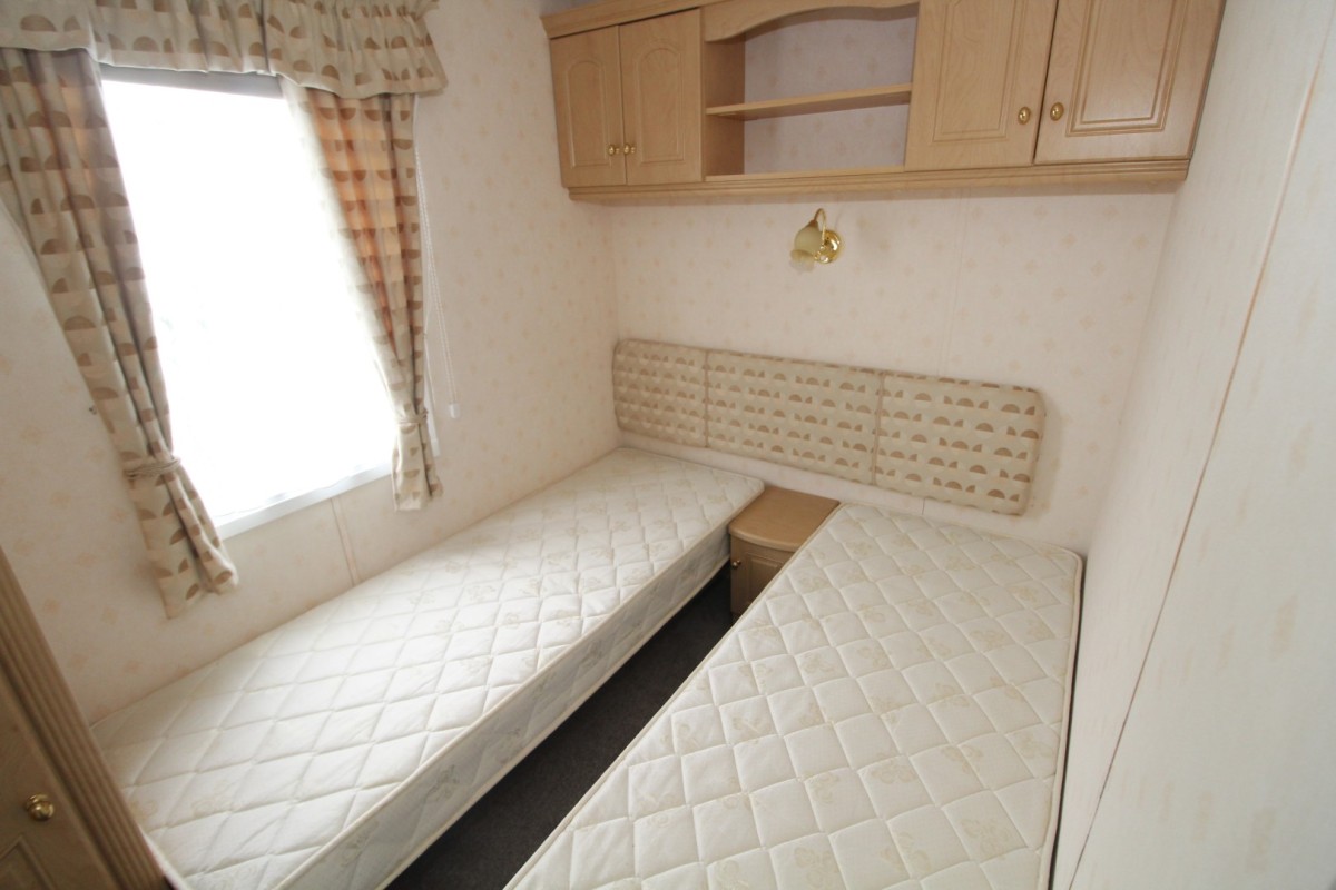 2005 Atlas Mayfair twin bedroom