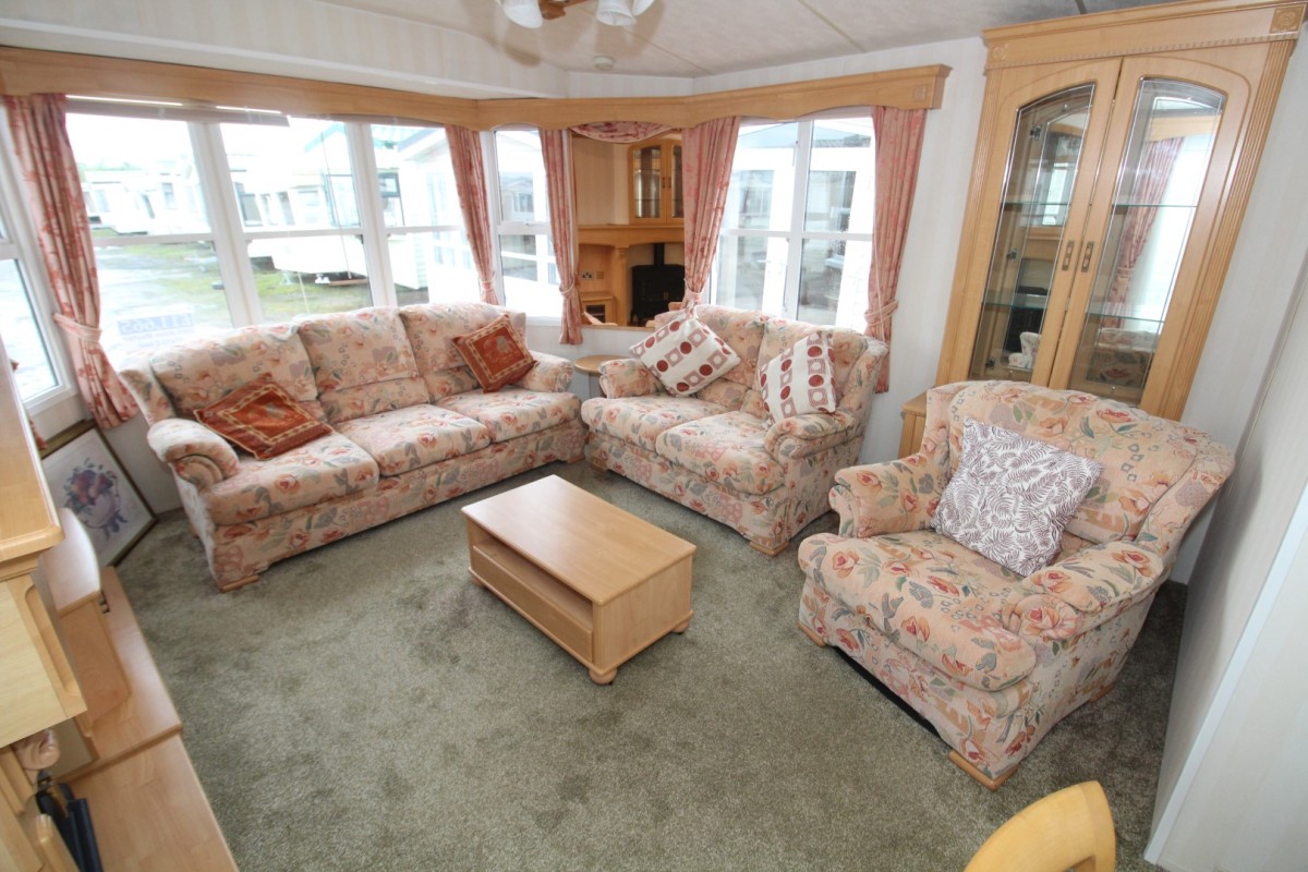 2005 Atlas Mayfair open plan lounge
