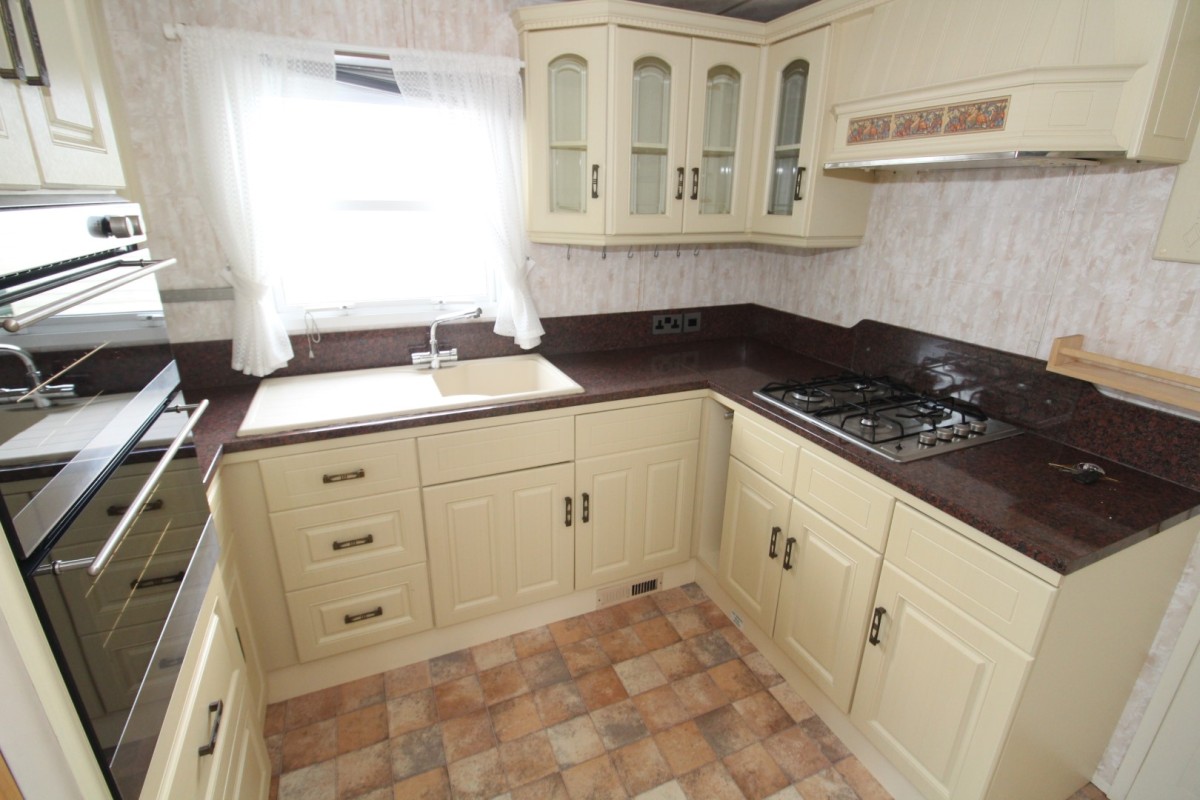 2005 Atlas Mayfair u shaped kitchen