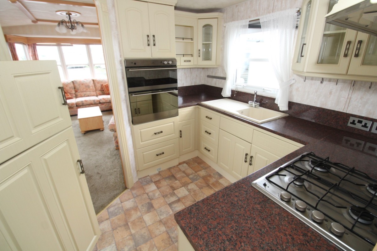 2005 Atlas Mayfair kitchen to lounge