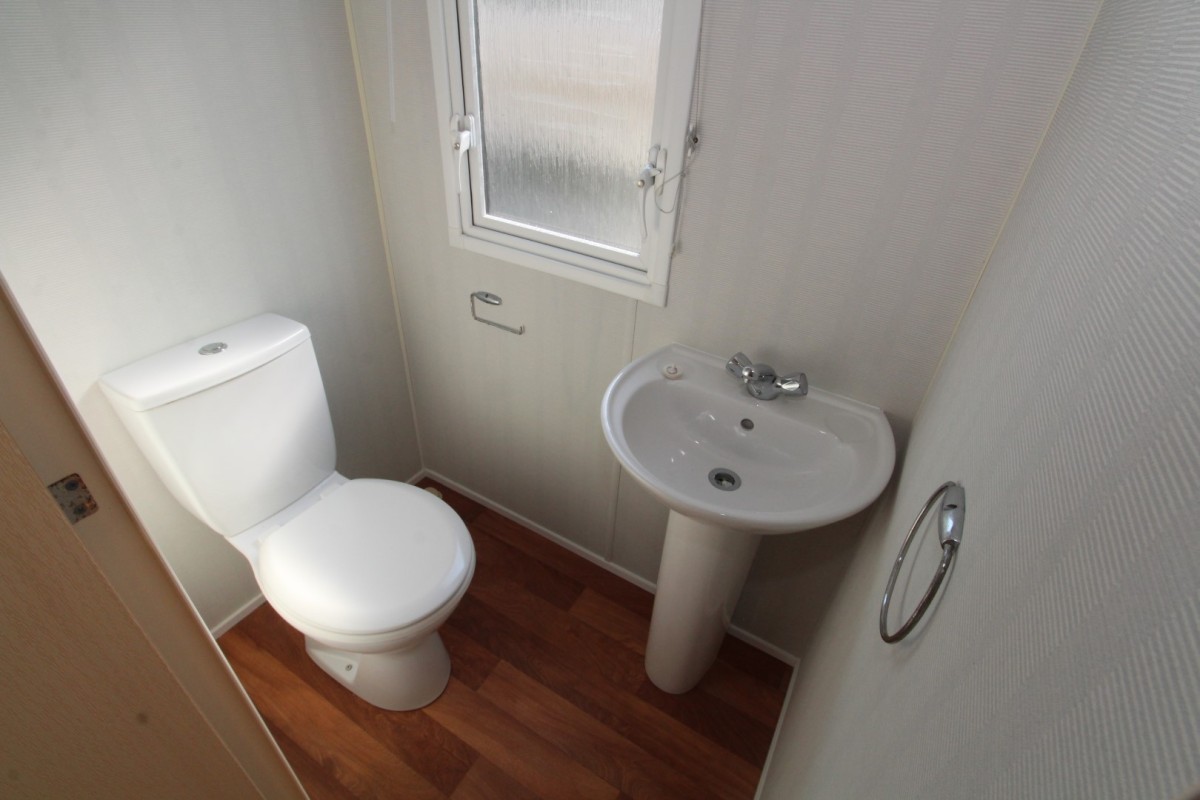2011 Willerby Westcoast toilet room