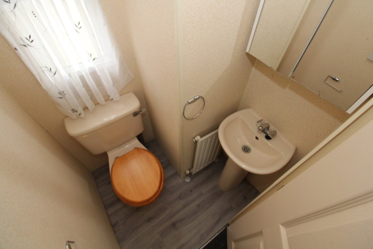 en-suite bathroom in the 2001 Bk Seville