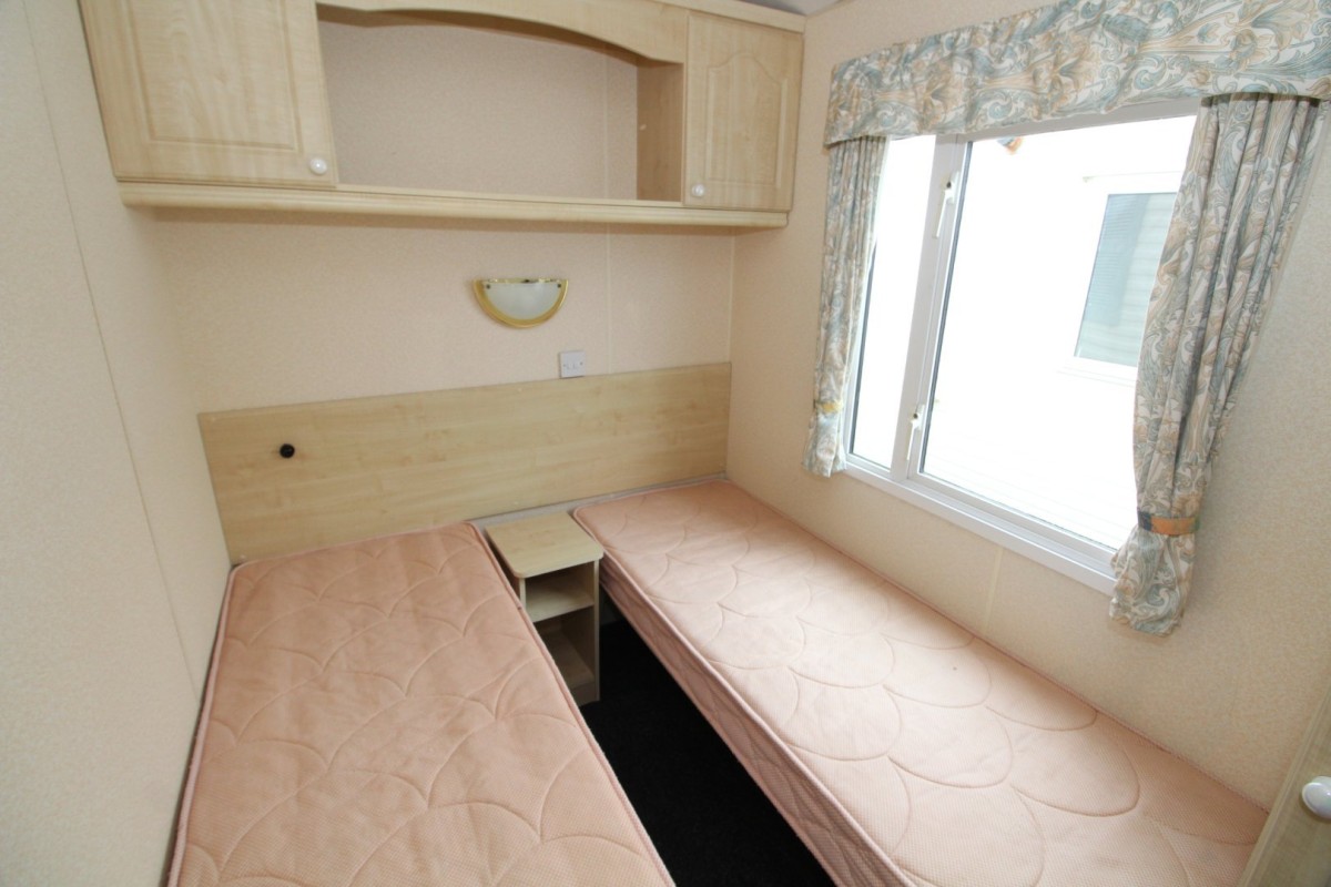 2001 Bk Seville twin bedroom