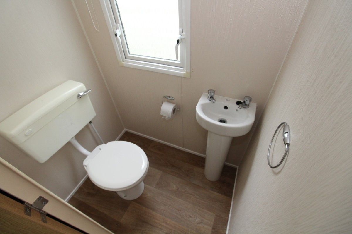 2014 Willerby Vacation toilet room