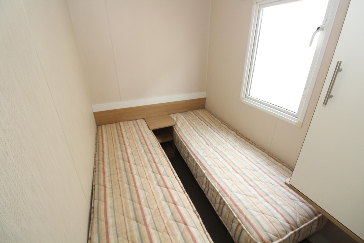 2014 Willerby Vacation twin bedroom