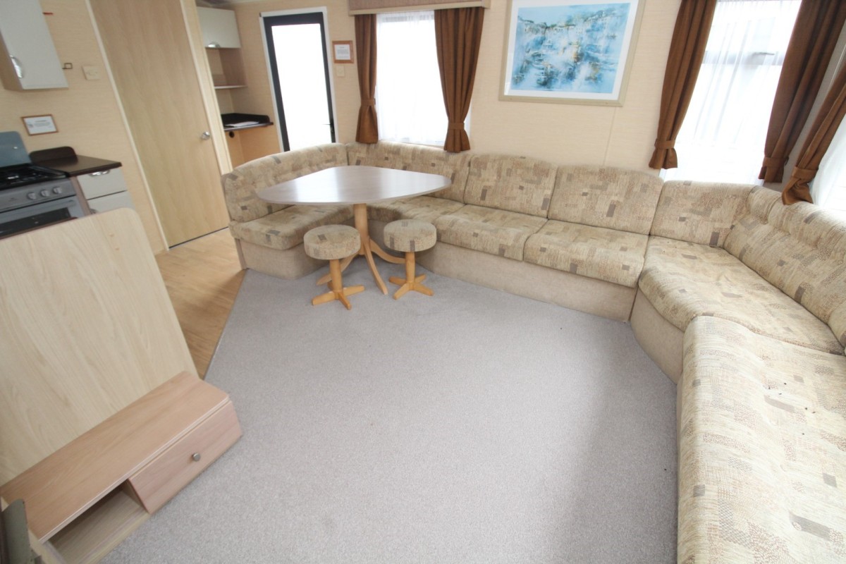 2010 Willerby Westmorland dining area