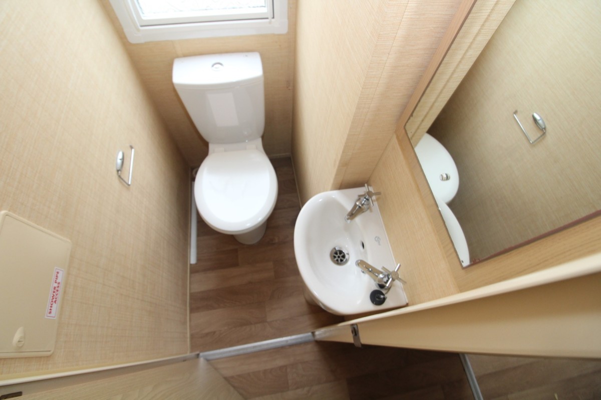 2011 Willerby Westmorland toilet room