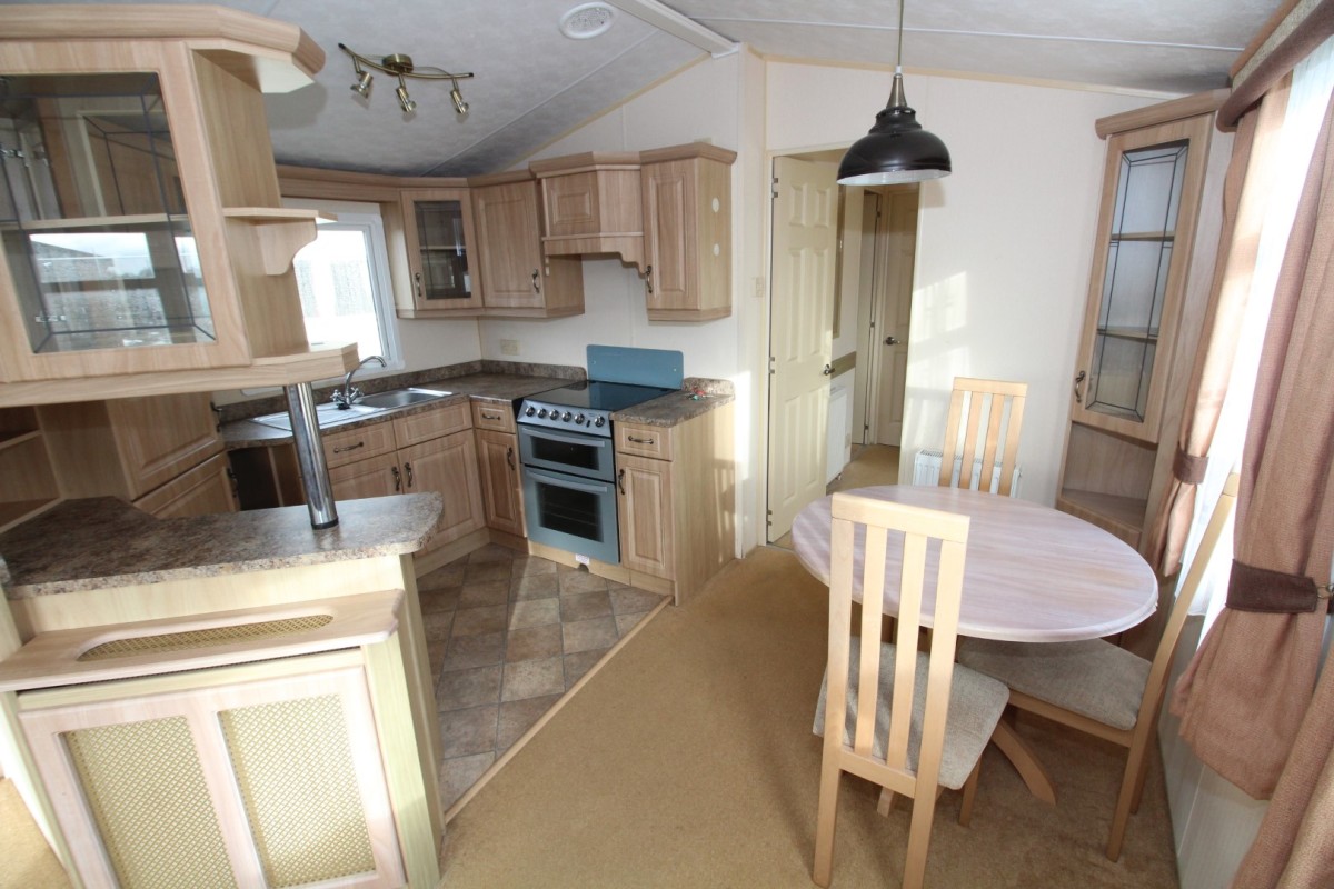 2007 Willerby Granada kitchen and dining area