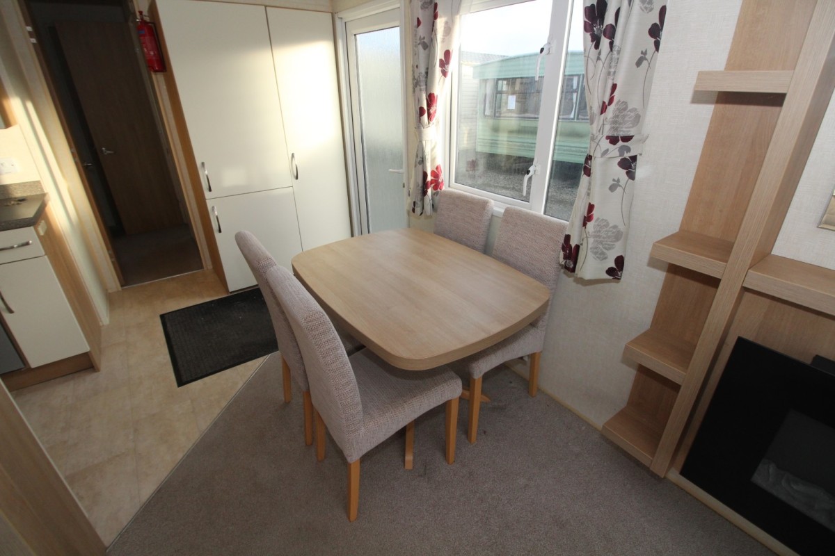 2013 Willerby Avonmore dining area
