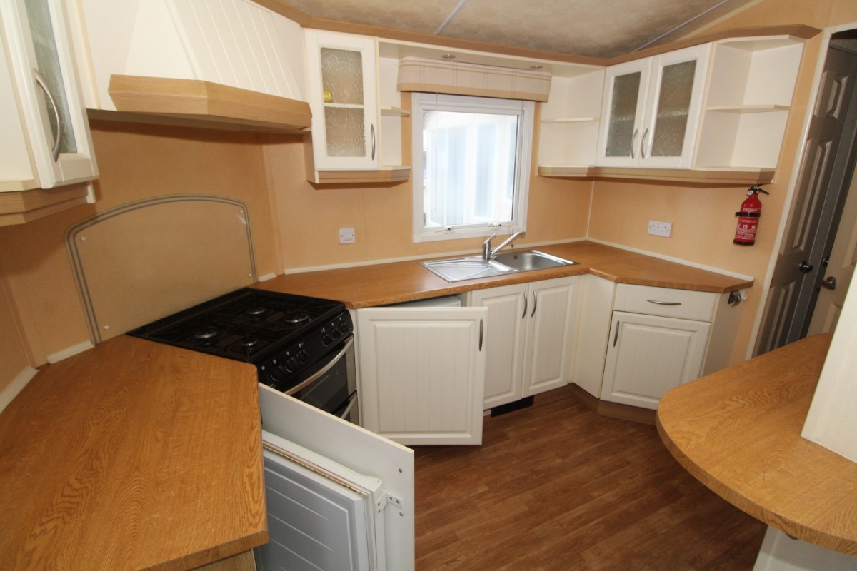 2006 BK Caprice kitchen with oven