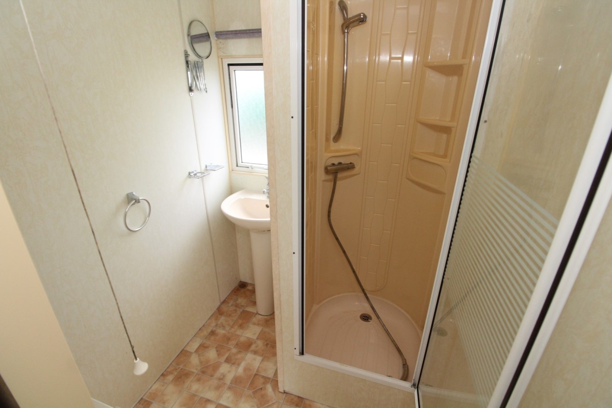 2004 Classique Novara shower room