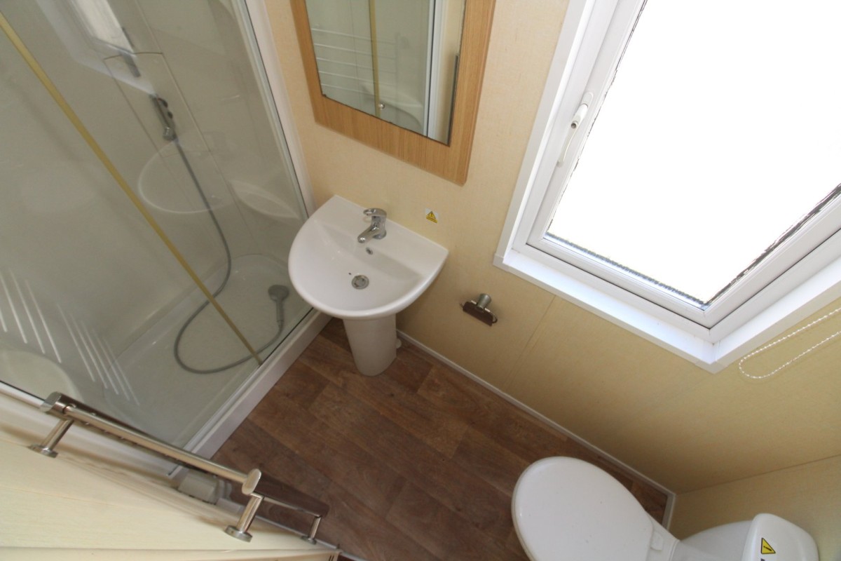 2012 Regal Lodge family shower room