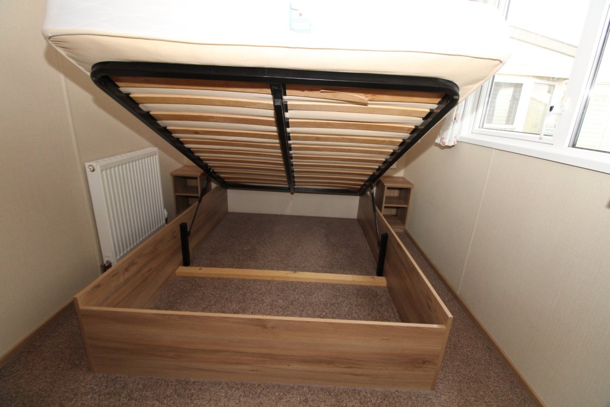 lift up bed in the main bedroom
