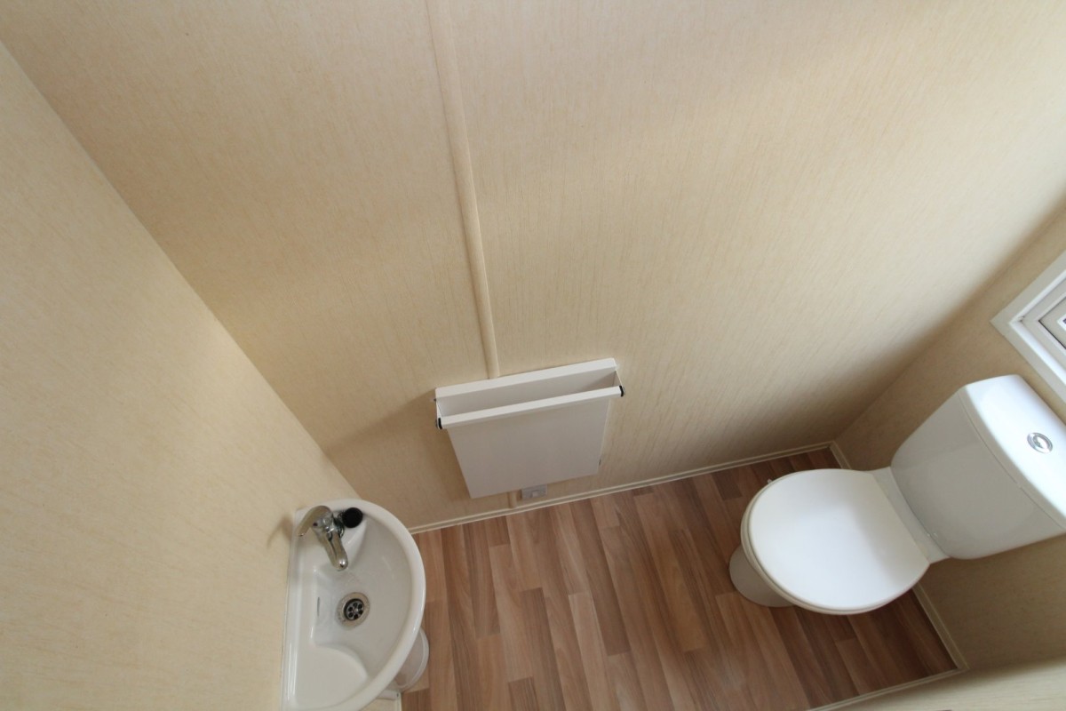 toilet in the 2013 Atlas Florida