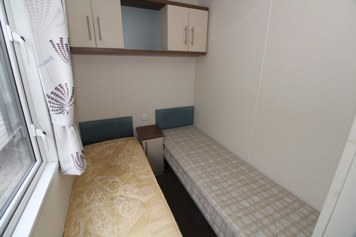 2015 Willerby Azure twin bedroom