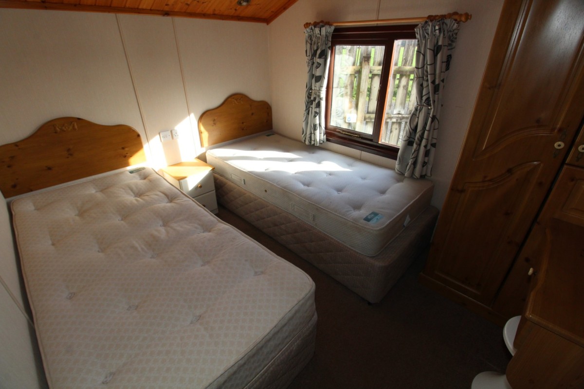 1999 Cosalt Cezanne lodge twin bedroom