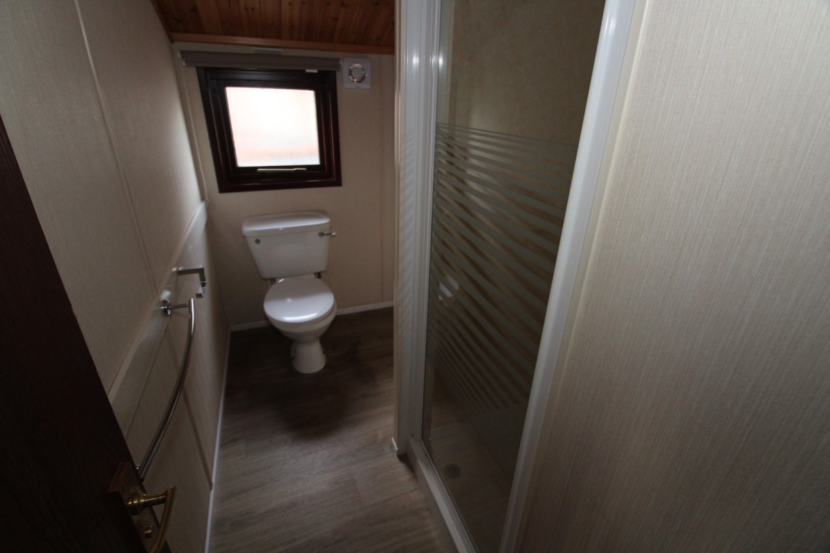 1999 Cosalt Cezanne lodge family shower room