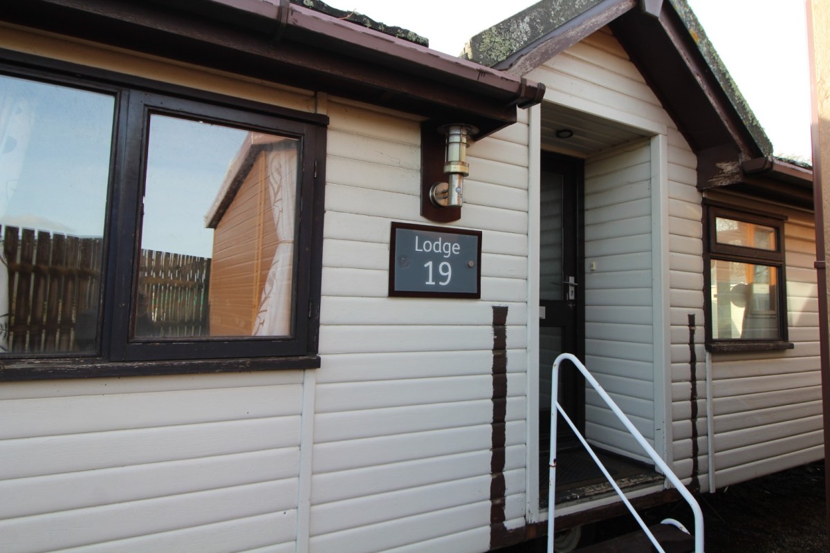 the door enterance to the 1999 Cosalt Cezanne lodge