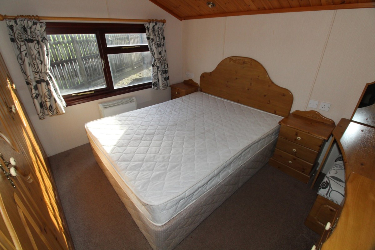 1999 Cosalt Cezanne lodge main double bedroom