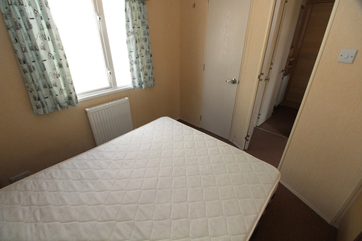 double bedroom to doors in the 2014 Atlas Everglade