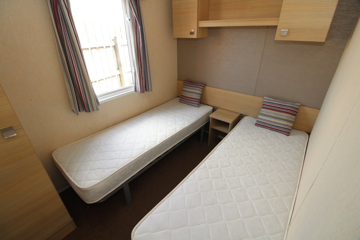 2014 Atlas Everglade twin bedroom