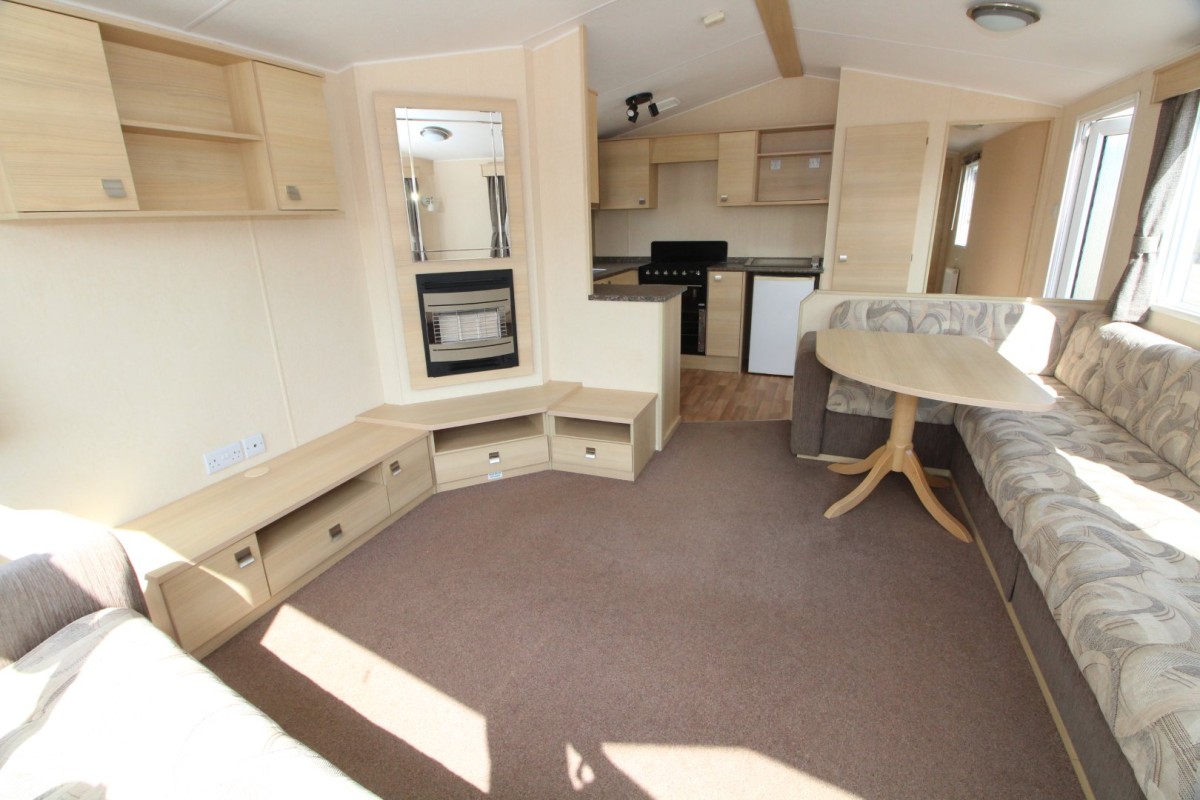 lounge area to kitchen in the 2014 Atlas Everglade