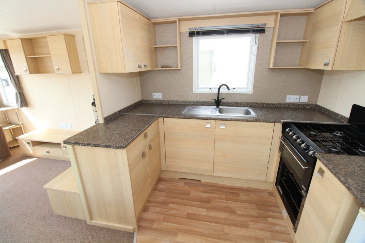 u shaped kitchen in the 2014 Atlas Everglade