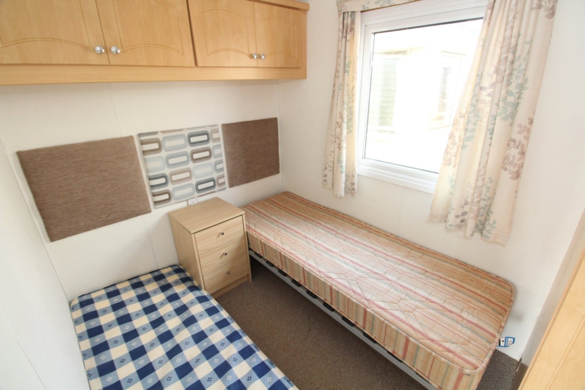 2004 Willerby Westmorland twin bedroom