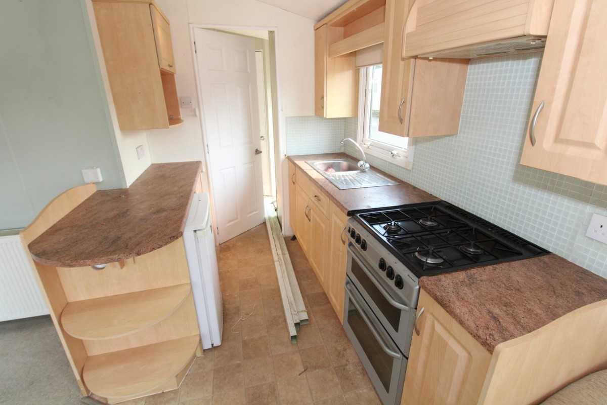 kitchen with breakfast bar in the 2004 Willerby Westmorland