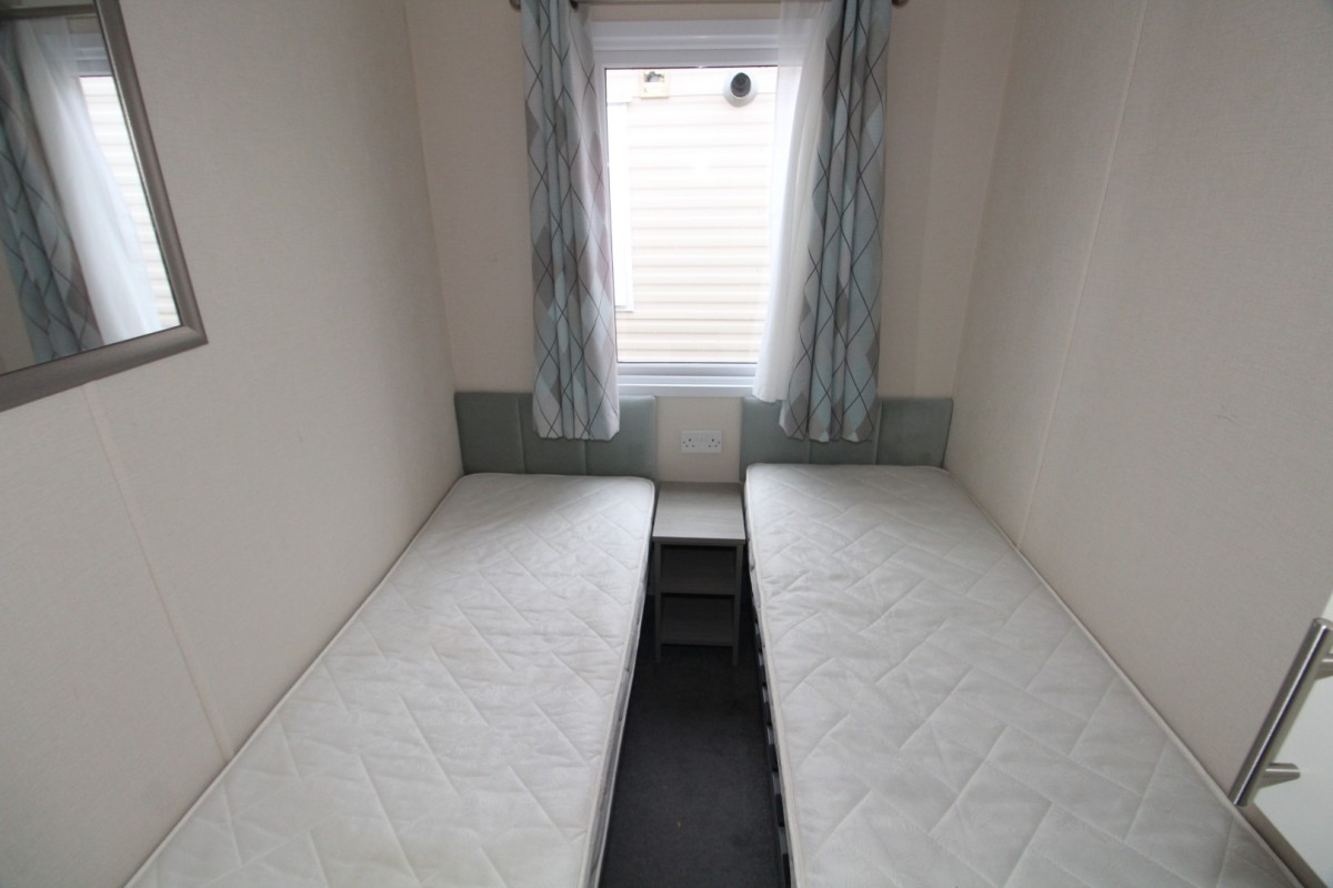 2017 Regal Elegance twin bedroom