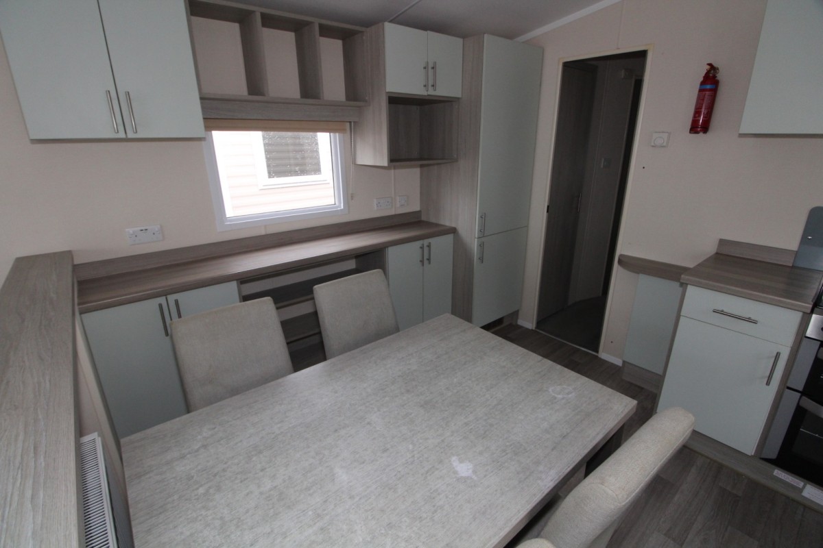 dining area and kitchen in the 2017 Regal Elegance