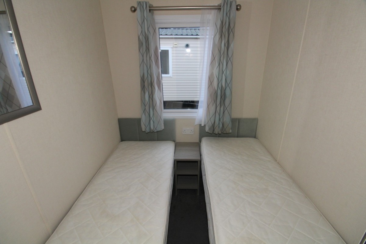 2017 Regal Elegance twin bedroom