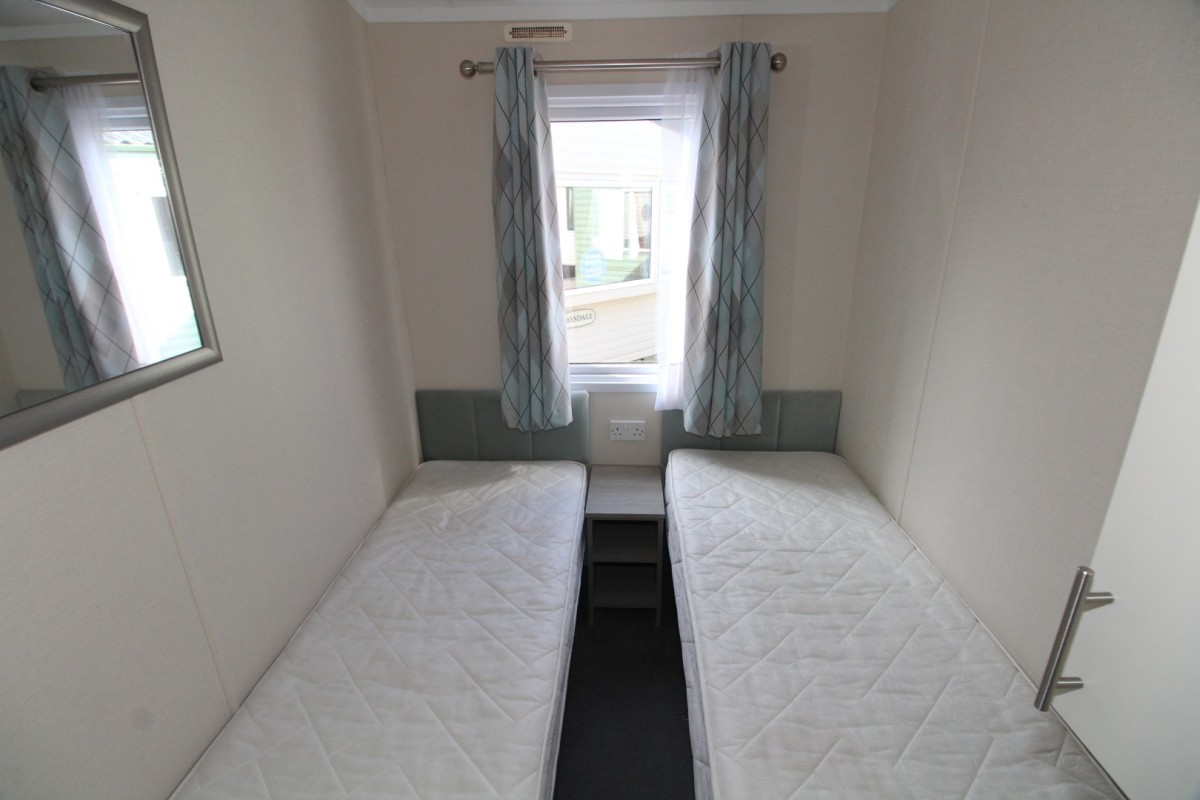 2017 Regal Elegance twin bedroom