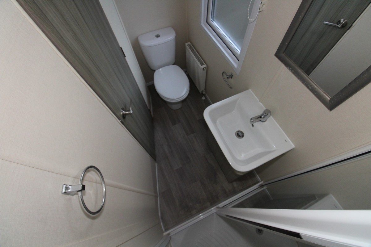 2017 Regal Elegance family bathroom