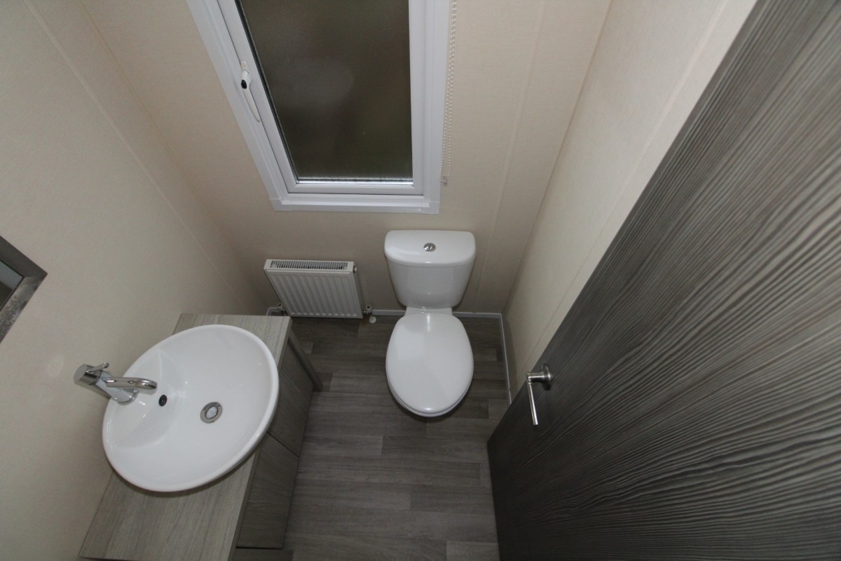 en-suite bathroom in the 2017 Regal Kensington