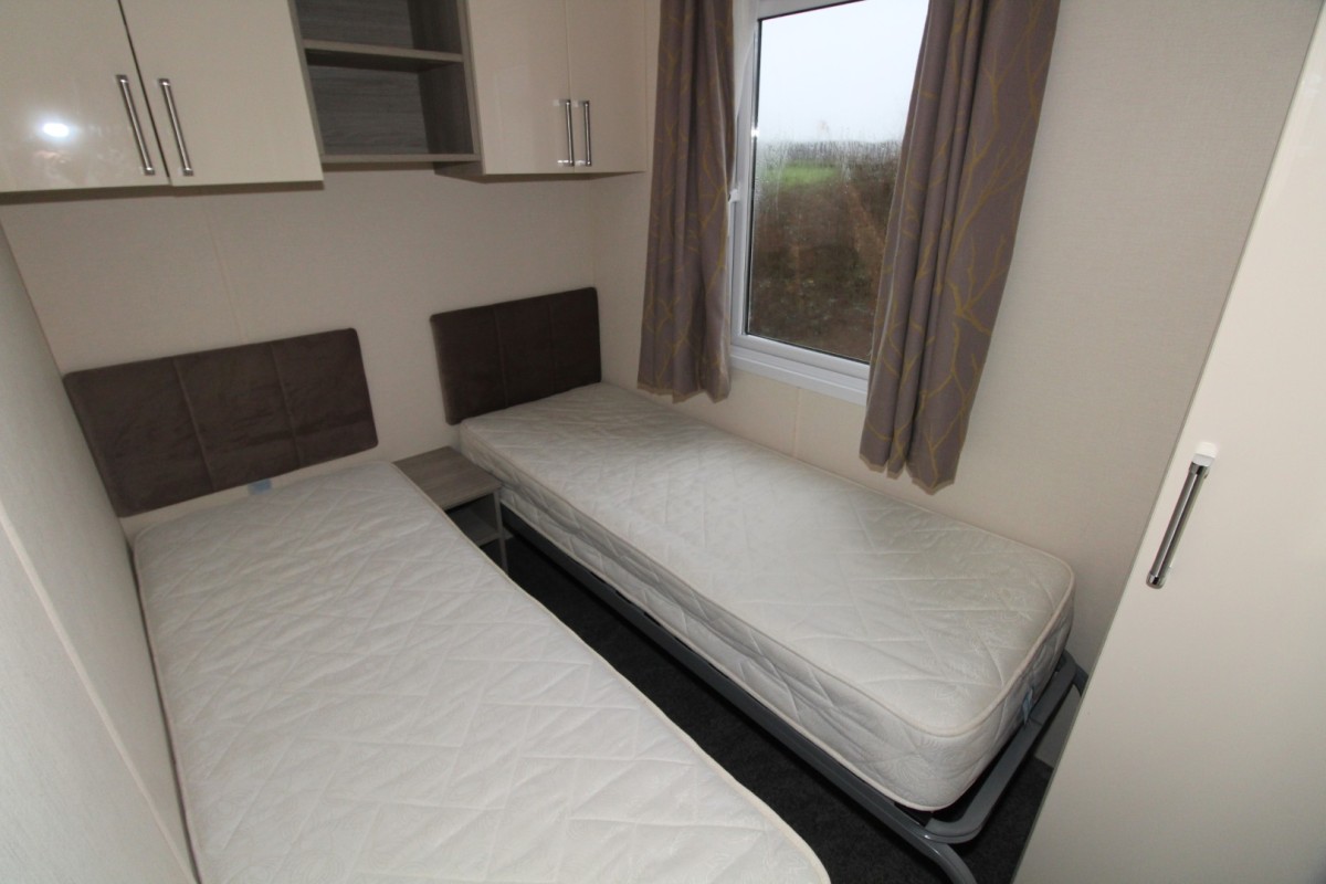 2017 Regal Kensington twin bedroom