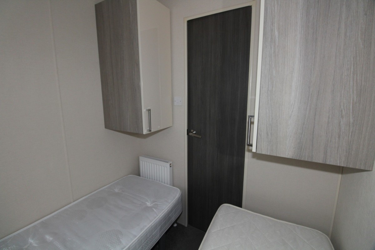 third bedroom with twin beds