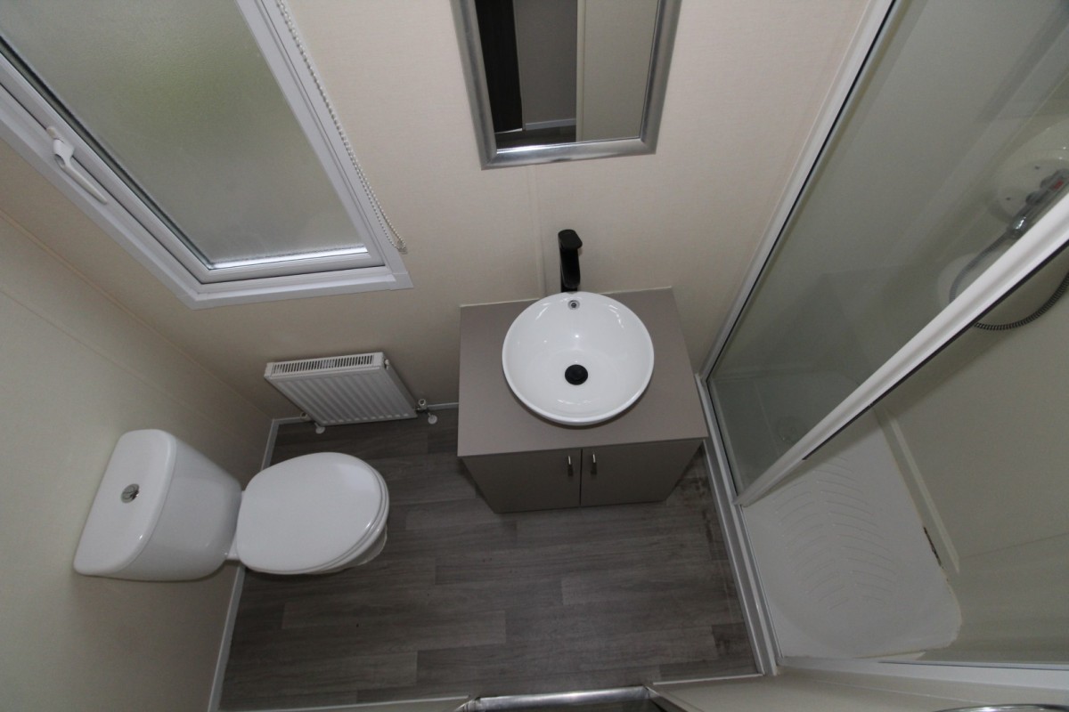 2017 Regal Kensington family shower room