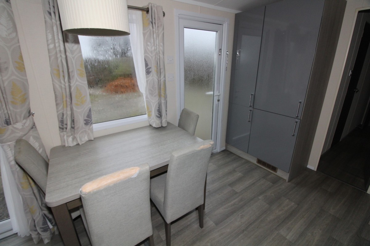 dining area table in the 2017 Regal Kensington