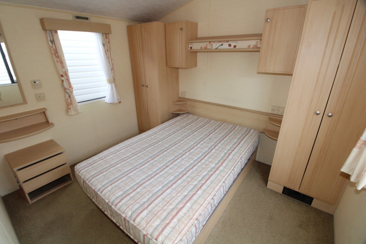 2014 Willerby Herald Gold master double bedroom