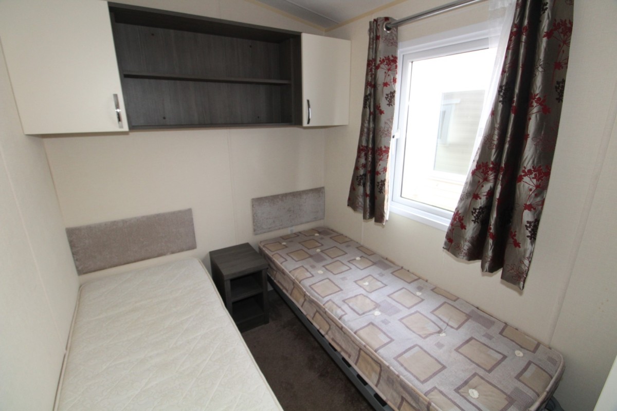 2015 Regal Henley twin bedroom